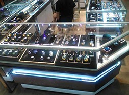 Triangular LED spotlight for jewellery showcases